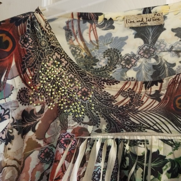 Live & Let Live Top - Picture 4 of 4